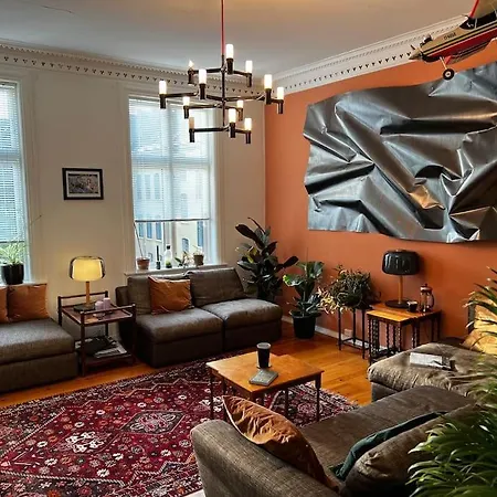 Spacious Historical Art Oasis In The Center Leilighet *