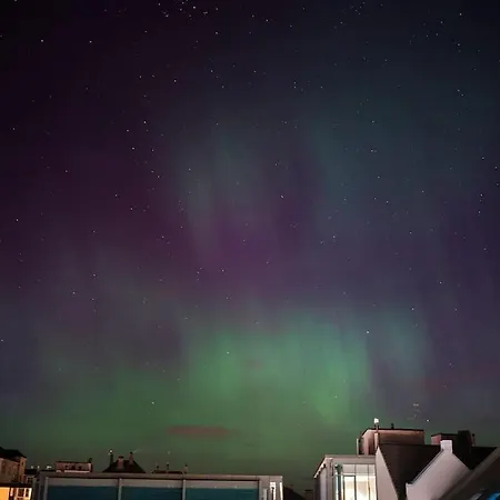 Spacious Historical Art Oasis In The Center