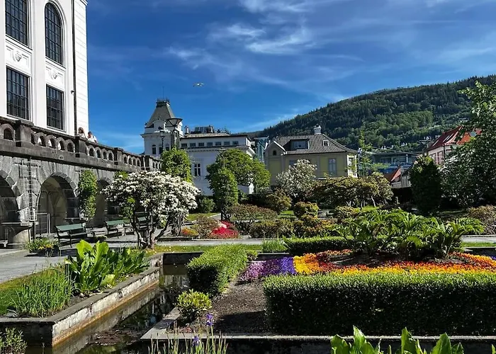 Spacious Historical Art Oasis In The Center * Μπέργκεν
