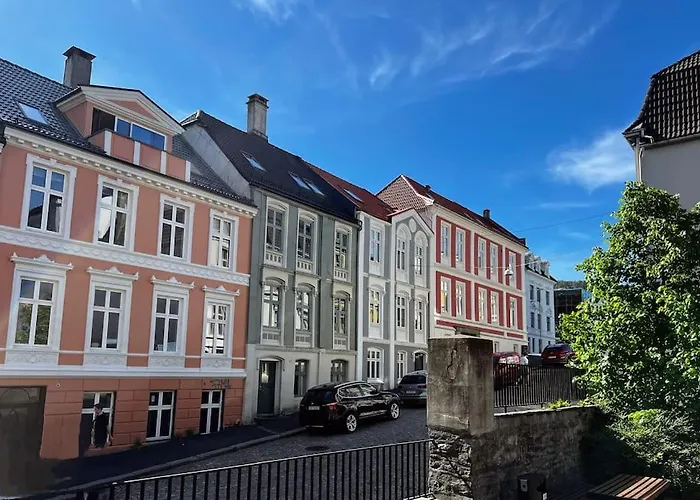 Spacious Historical Art Oasis In The Center Lejlighed