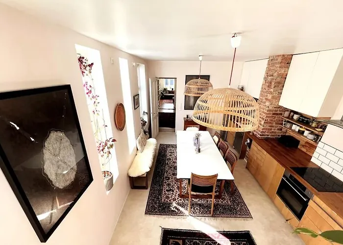 Spacious Historical Art Oasis In The Center *